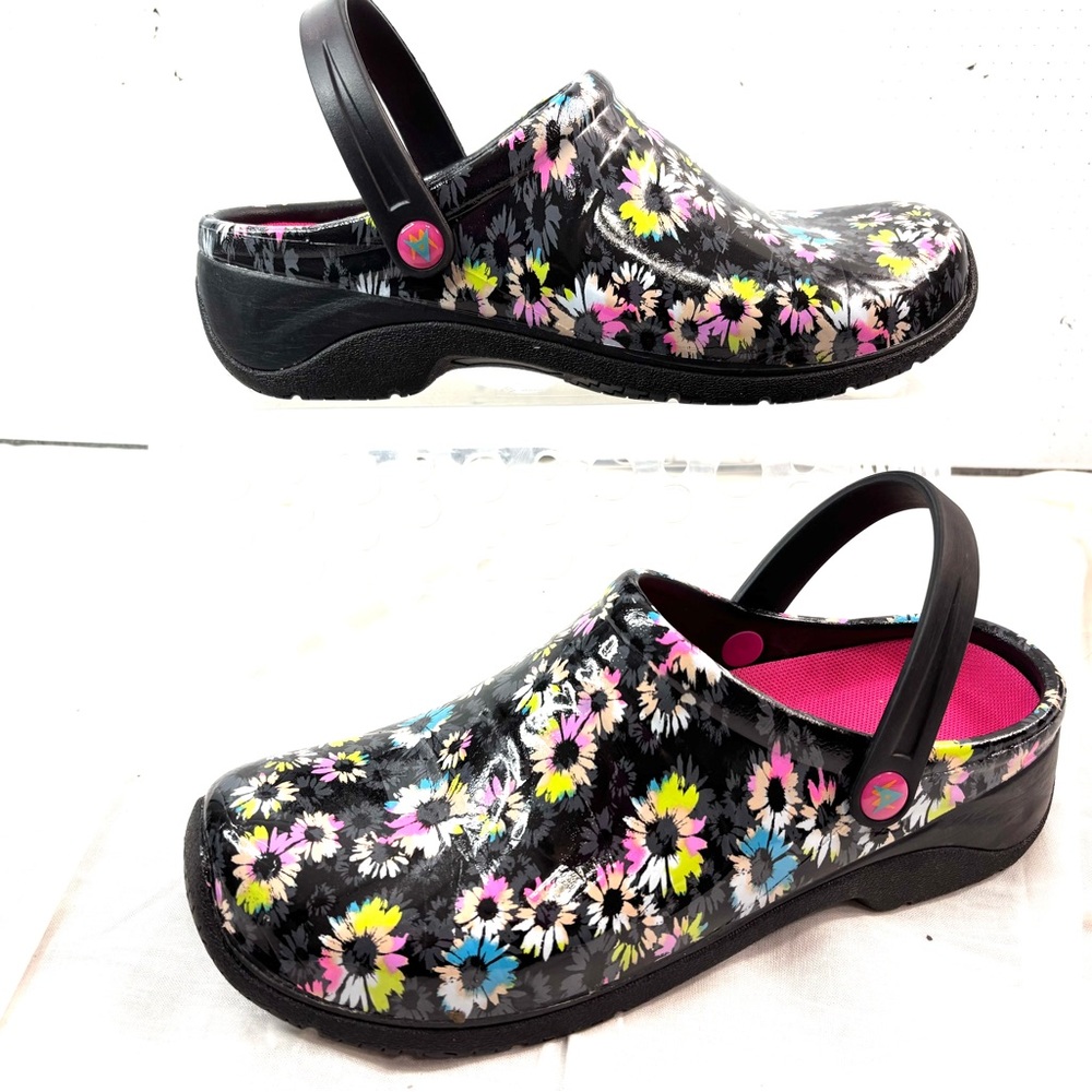 Anywear Slip Resistant 10 Floral Women's Clogs